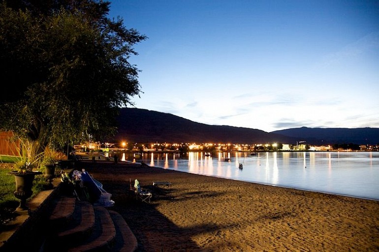 50_4 beachfront evening lights 2 resized Beach Fun Gallery Image