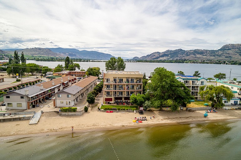 Beachfront Exterior Gallery Image