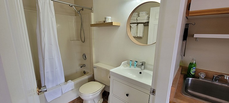 G 205 Bath Junior One Bedroom Suite Product Gallery Image