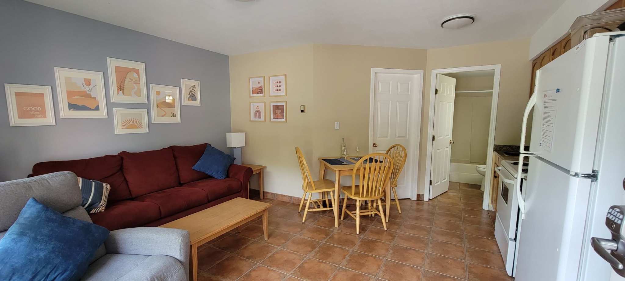 Living and dining area in the Junior 1 Bedroom suite